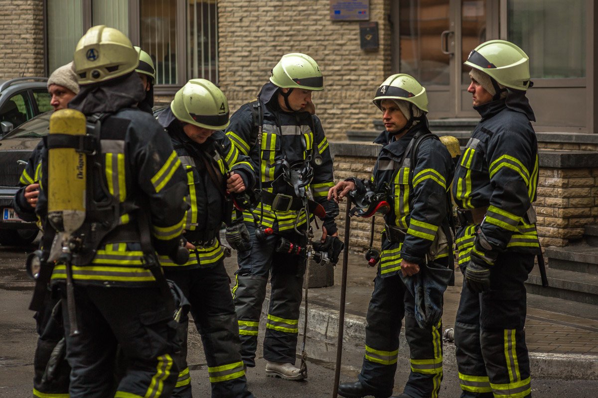 Около 16:00 пожар ликвидировали Около 16:00 пожар ликвидировали