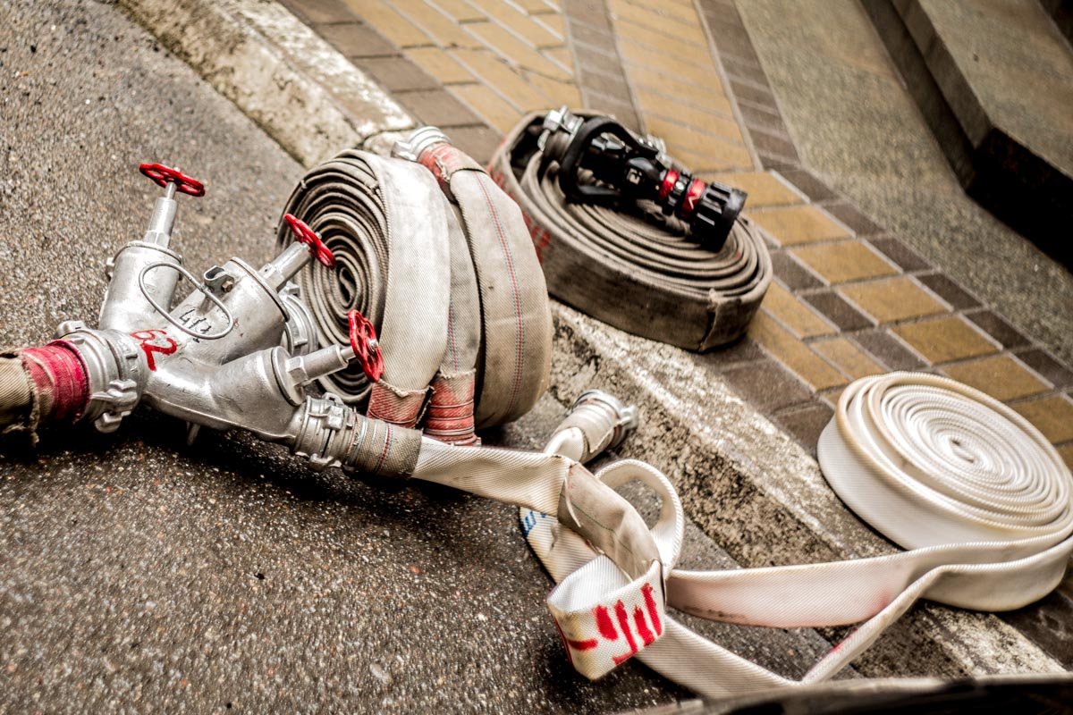 На месте происшествия работало 2 единицы основной и специальной пожарно-спасательной техники На месте происшествия работало 2 единицы основной и специальной пожарно-спасательной техники