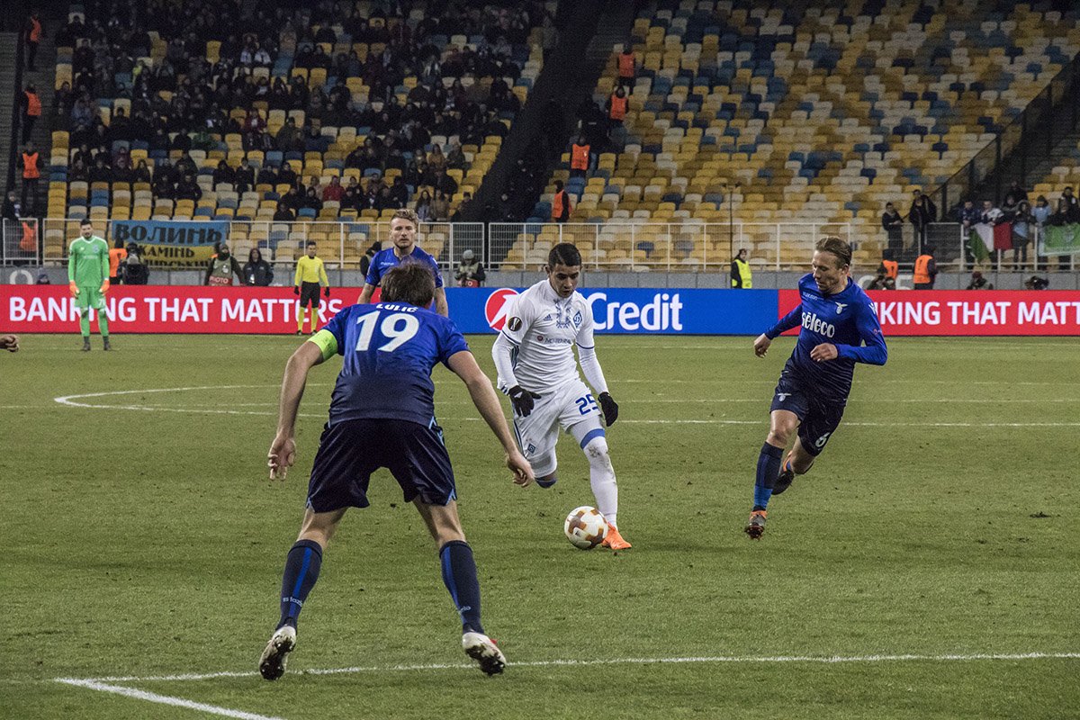 Вместо Морозюка на поле вышел Гонсалес Вместо Морозюка на поле вышел Гонсалес