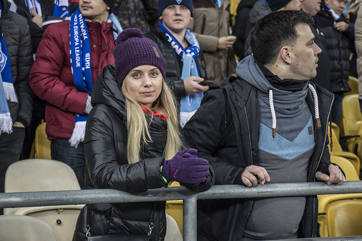 У "Динамо" красивые болельщицы У "Динамо" красивые болельщицы