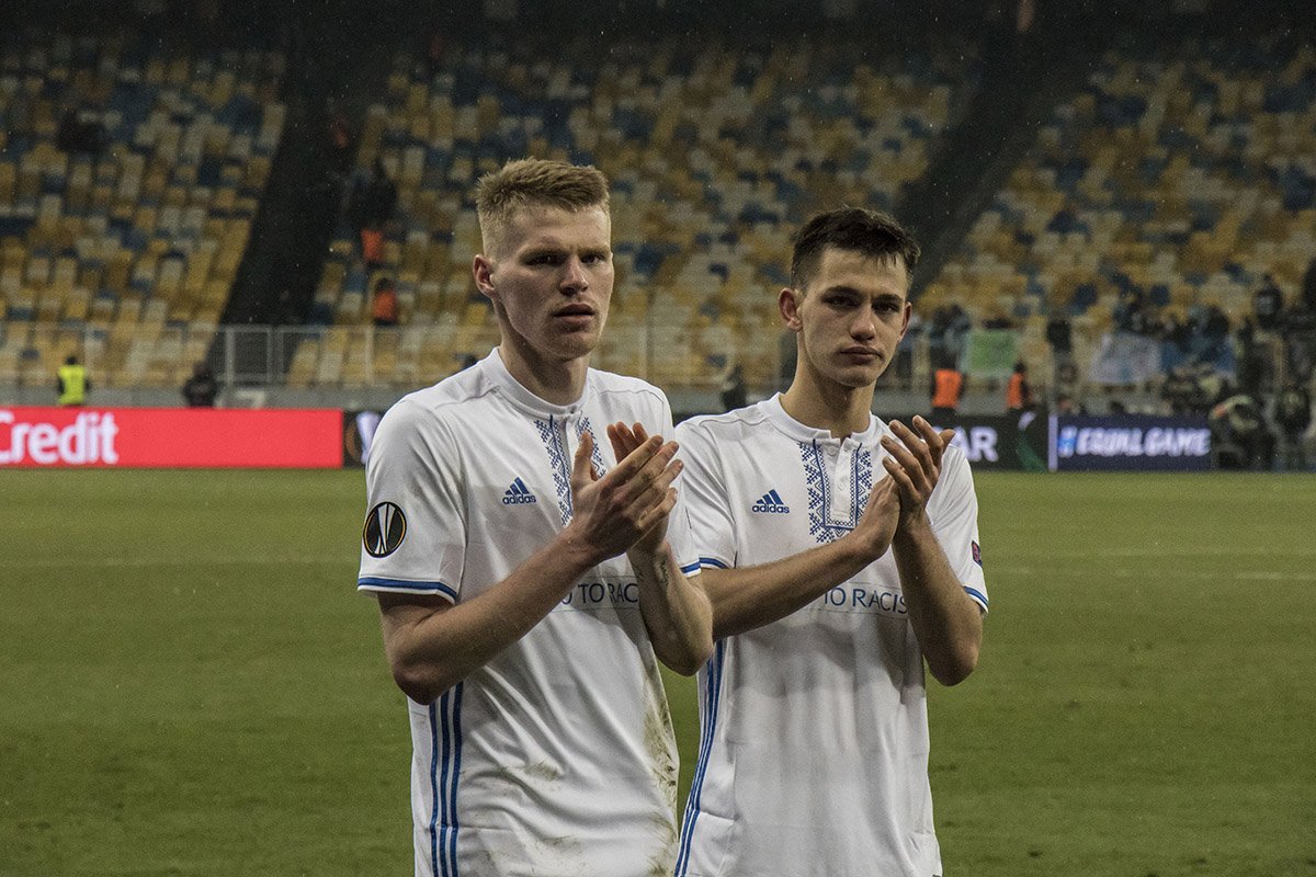 После матча игроки "Динамо" поблагодарили болельщиков за поддержку После матча игроки "Динамо" поблагодарили болельщиков за поддержку