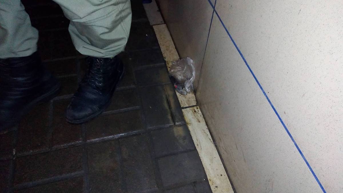 Мужчина напал на женщину с ребенком