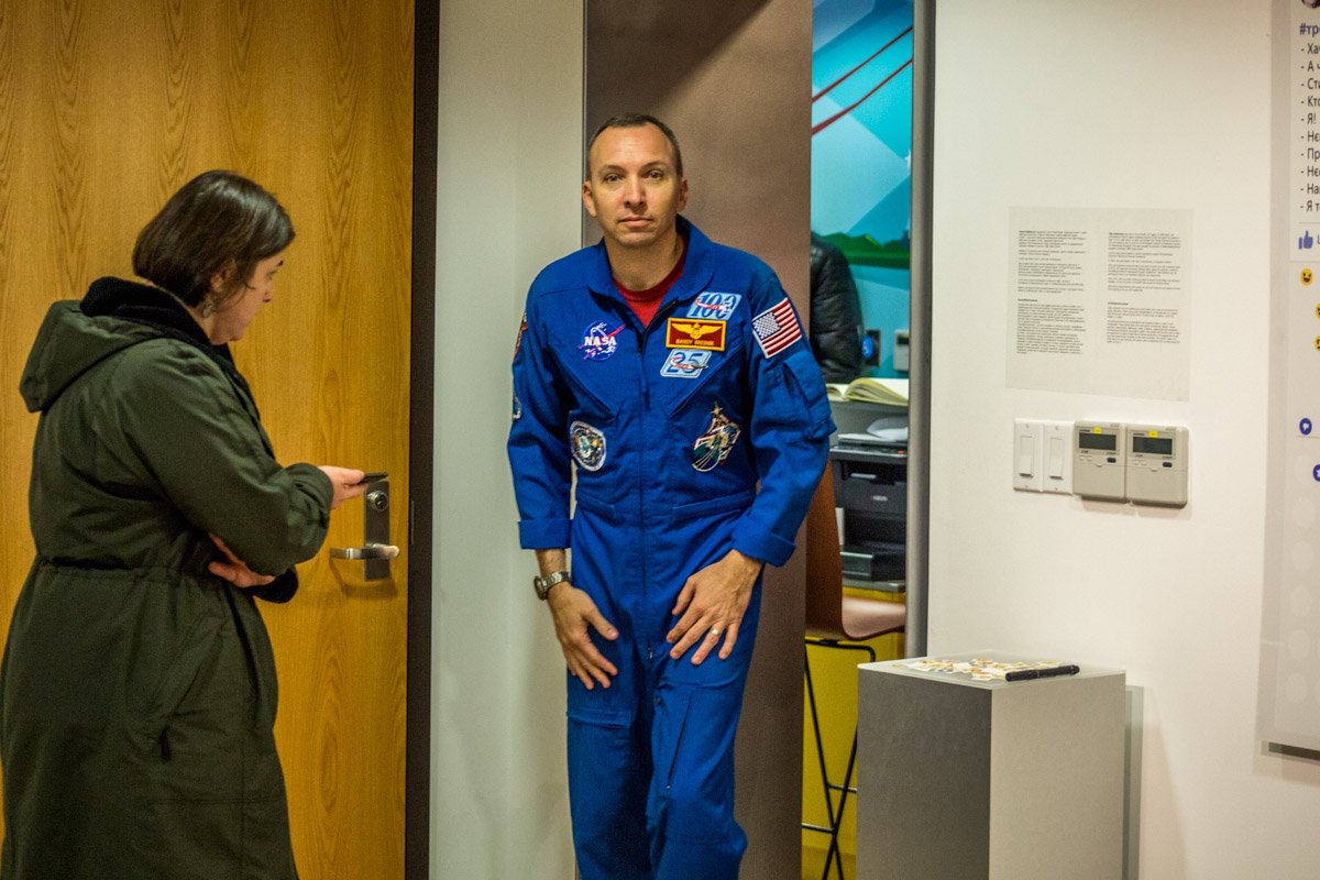 После первой части встречи Ренди пообщался с журналистами