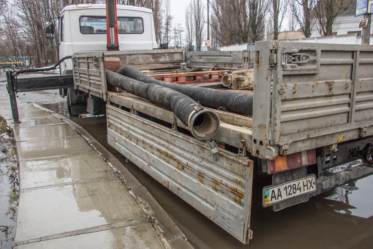 На месте происшествия много техники