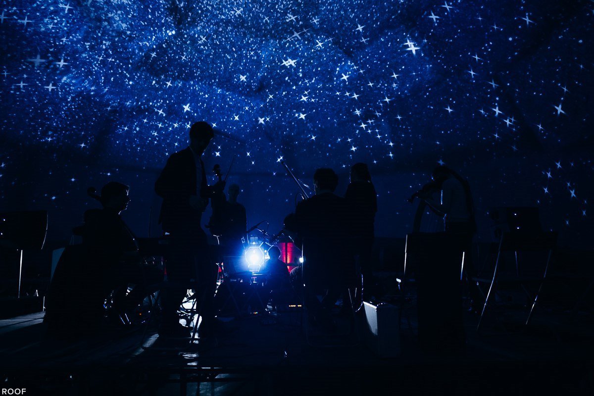 В Киеве можно послушать хорошую музыку на фоне звездного неба 