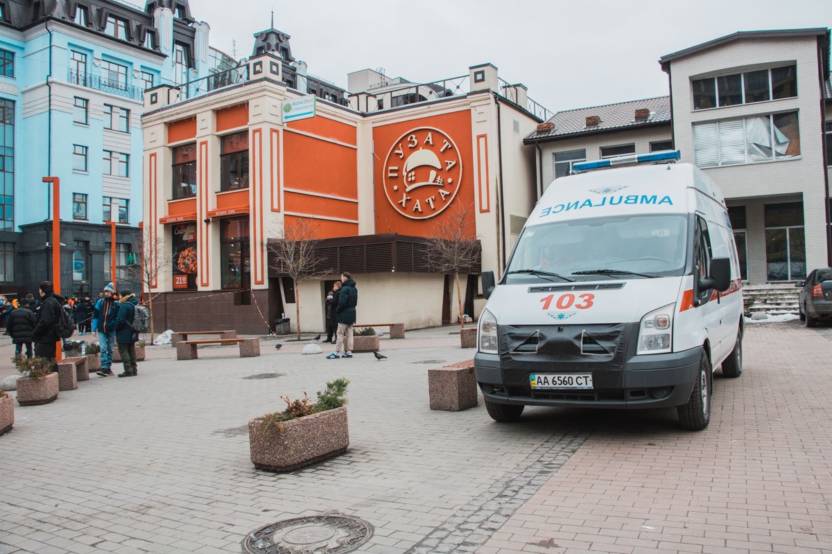 На происшествие приехали оперативники и скорая