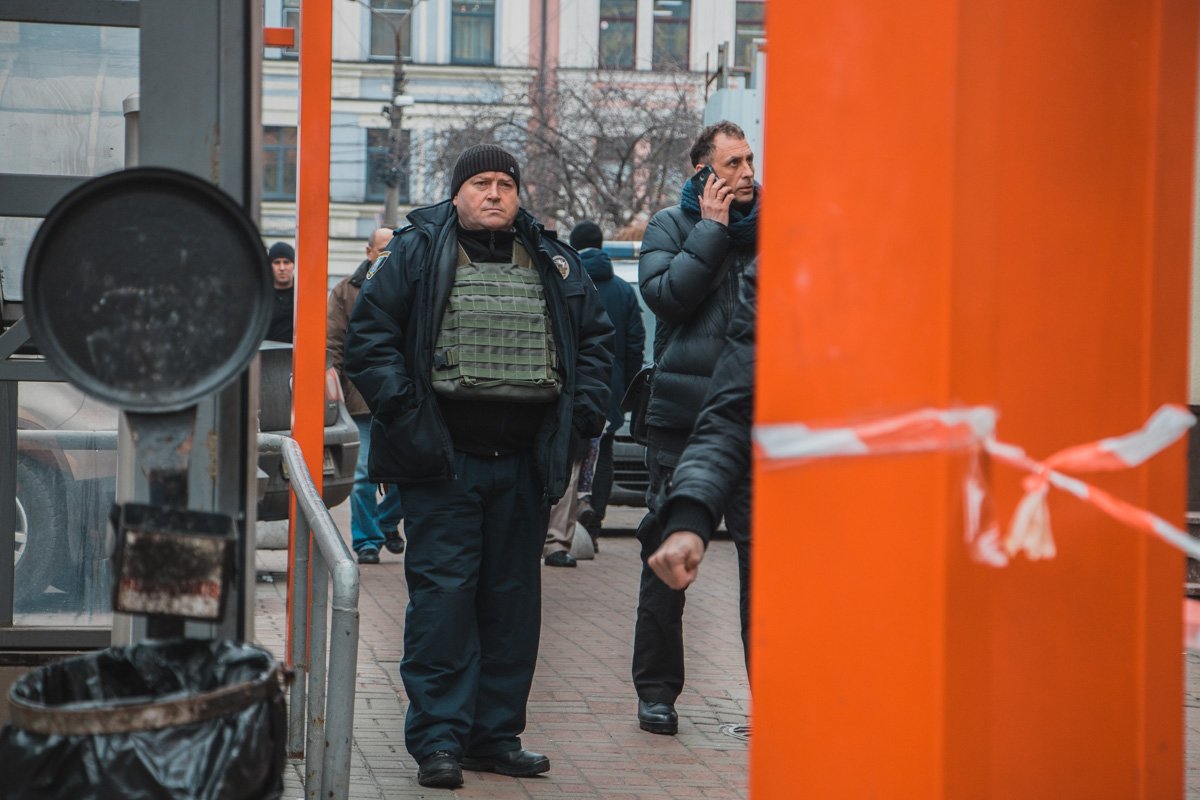 По периметру патрулируют правоохранители