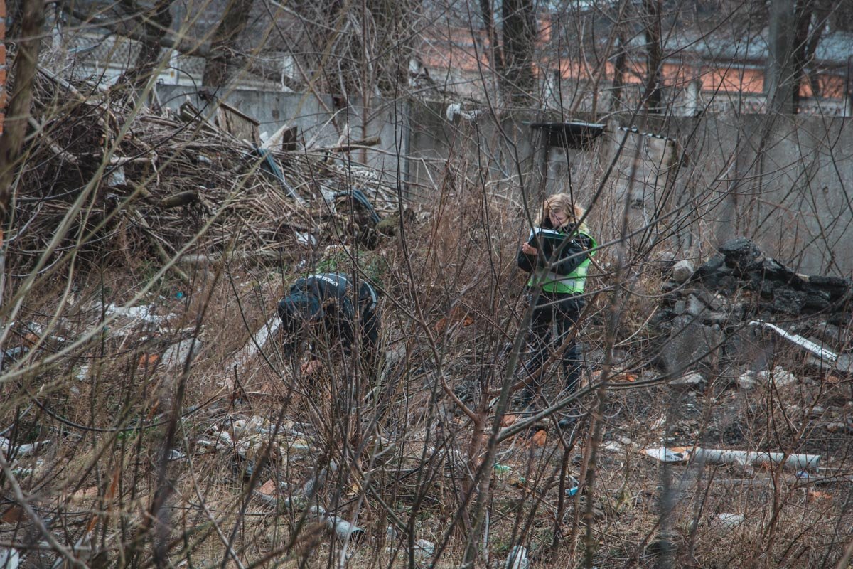 Начальник сектора ювенальной превенции, прочесывая район, обнаружил тело