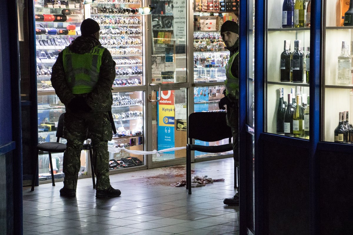 На ж/д вокзале мужчину ударили ножом