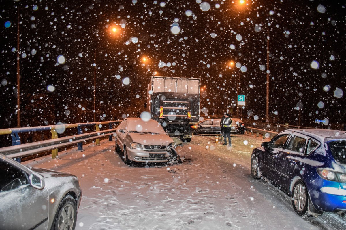 Daewoo Lanos вылетел на встречку 