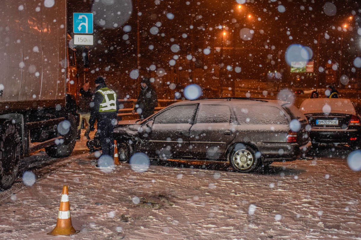 На месте работали патрульные 