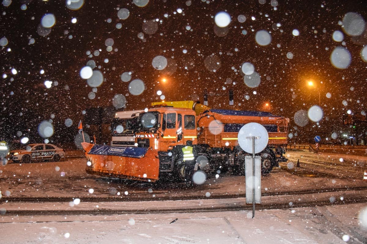 Авария произошла на Харьковской площади Авария произошла на Харьковской площади