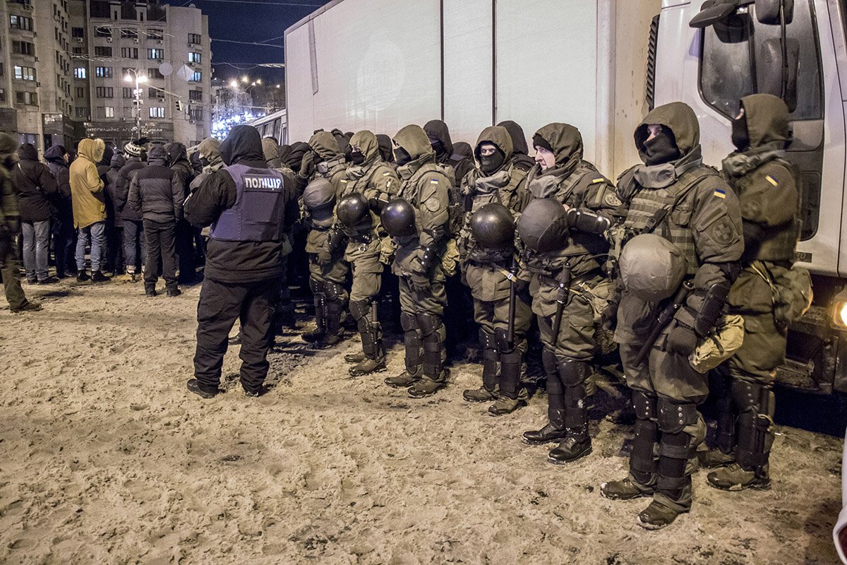 В Киеве сторонники Саакашвили не поделили сцену с полицией 1