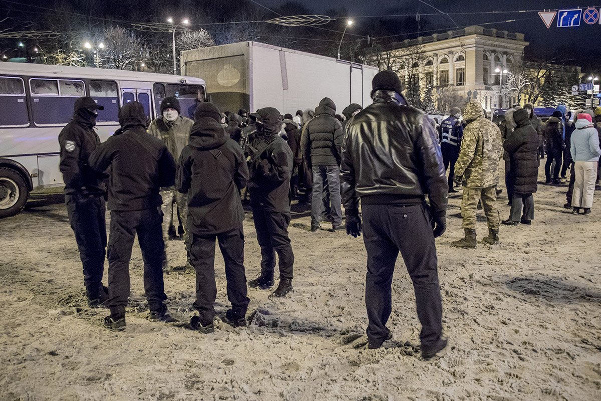 В Киеве сторонники Саакашвили не поделили сцену с полицией 2