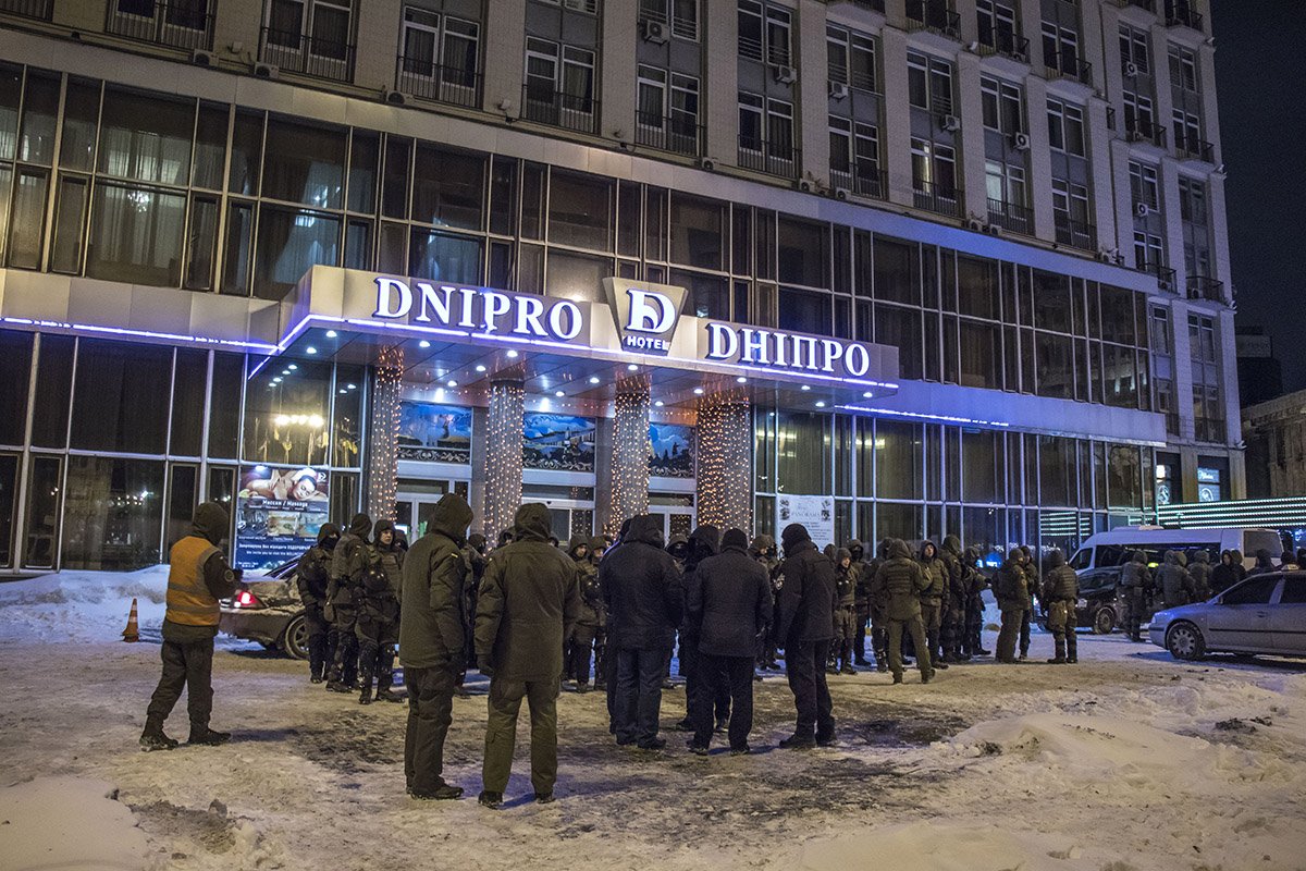 В Киеве сторонники Саакашвили не поделили сцену с полицией 3