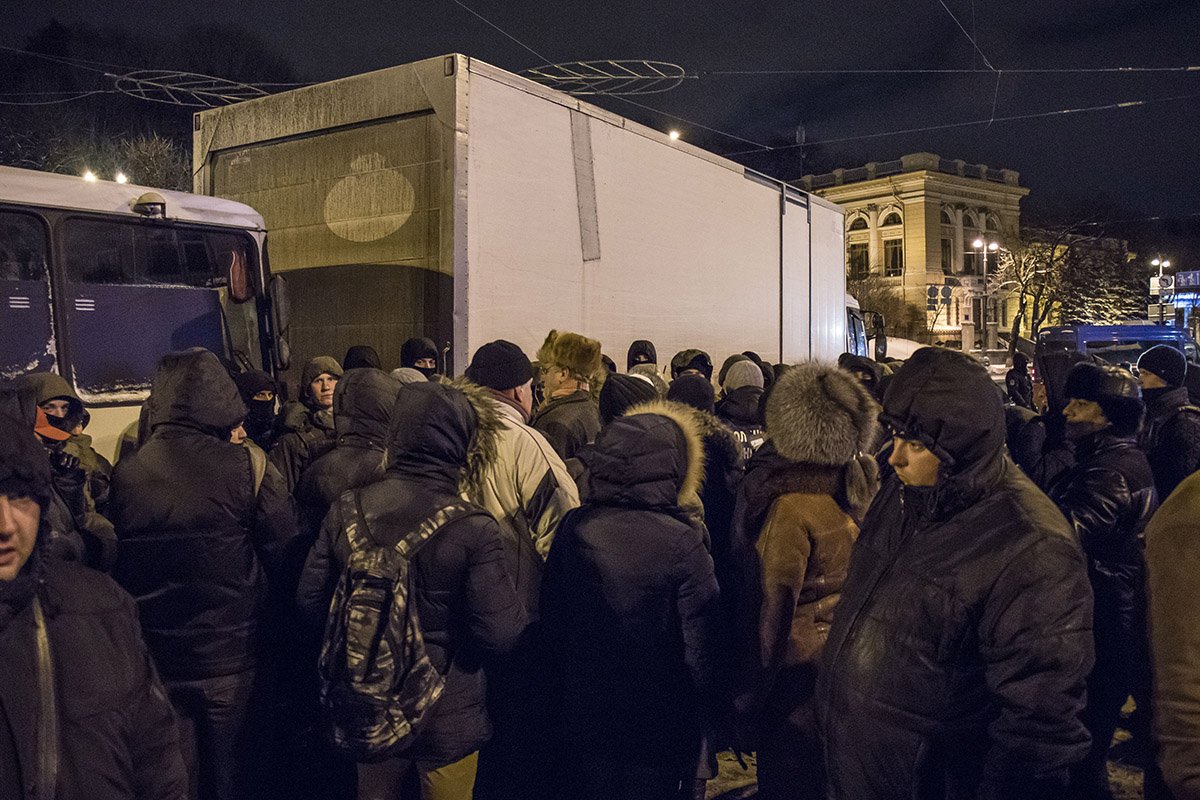 В Киеве сторонники Саакашвили не поделили сцену с полицией 6