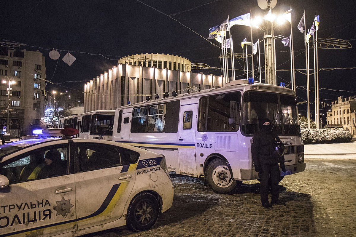 В Киеве сторонники Саакашвили не поделили сцену с полицией 7