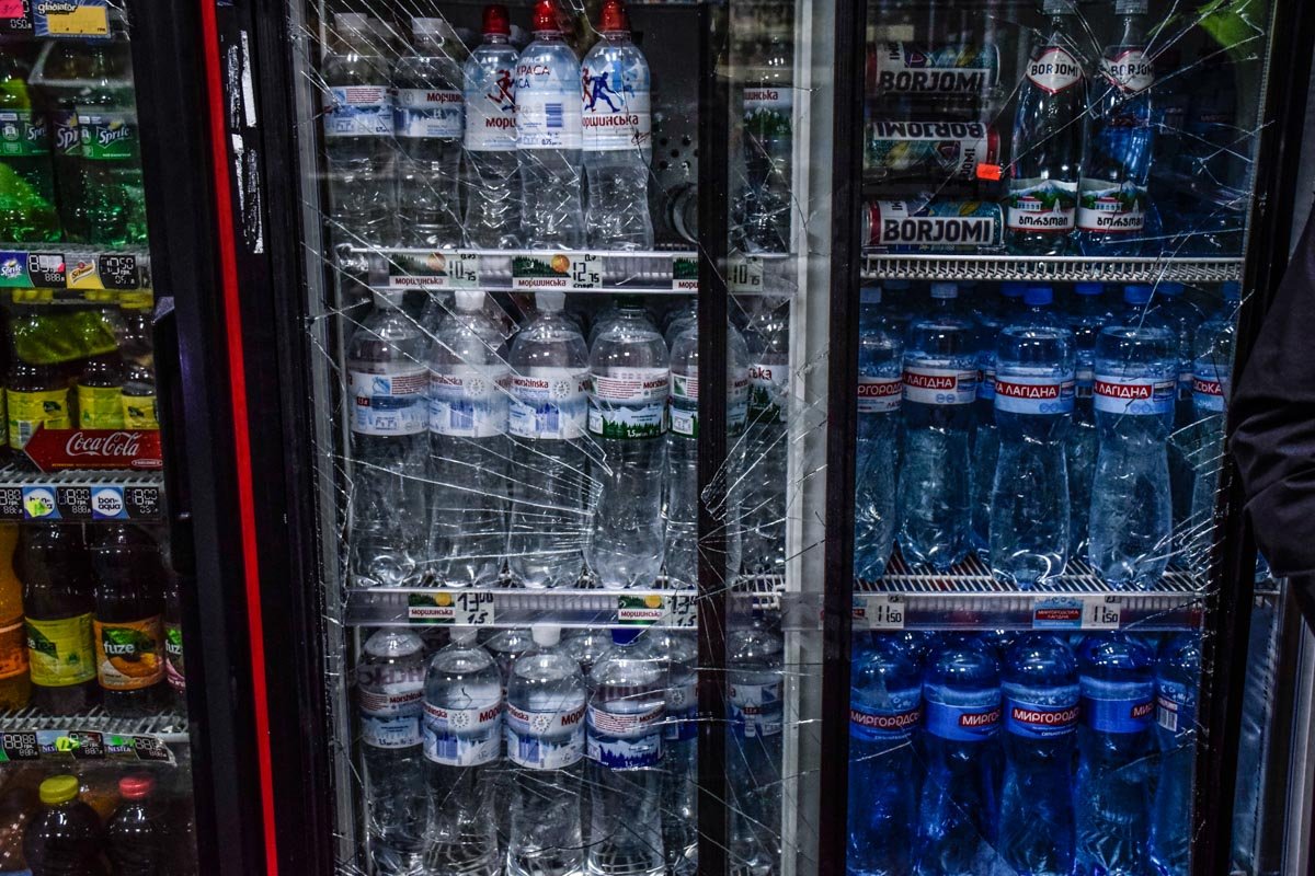 Хозяева подсчитывают сумму ущерба