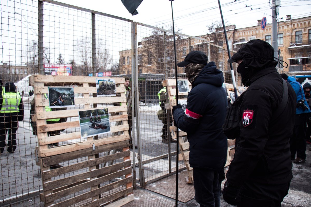 На акцию пришли представители Правого сектора 