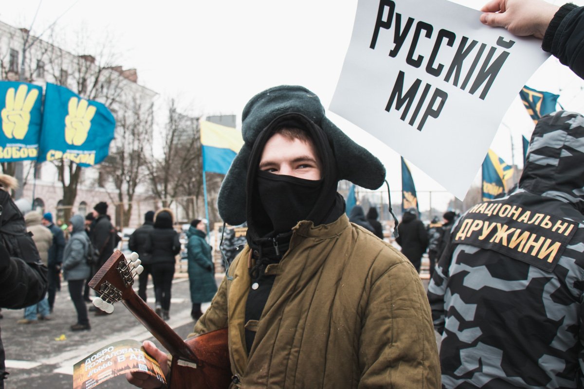 Ушанка, балалайка и билет в ад - образ "избирателя" готов