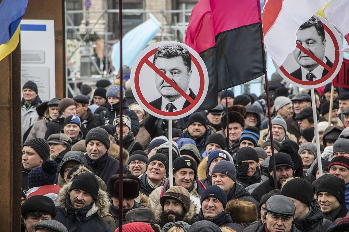 Пришли на Майдан со знаками