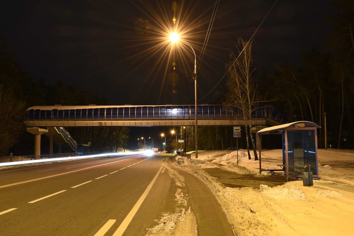 Мост выглядит как портал в другой мир Мост выглядит как портал в другой мир