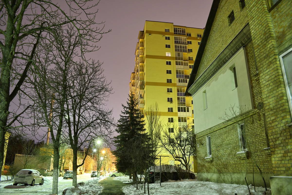 Снег блестит и становится чуточку теплее Снег блестит и становится чуточку теплее