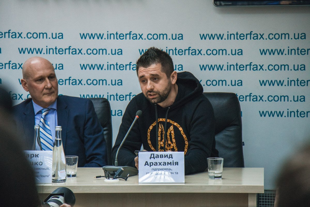 Обыски проходили в 42 кассах 6 отделений 5 городов Украины. 