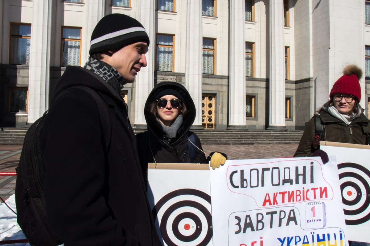 Они требовали, чтобы депутаты приняли законопроект № 6271 Они требовали, чтобы депутаты приняли законопроект № 6271