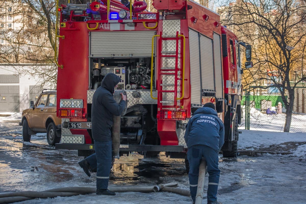 В 10:56 пожар на площади 20 квадратных метров был локализован, а в 11:06 -ликвидирован В 10:56 пожар на площади 20 квадратных метров был локализован, а в 11:06 -ликвидирован