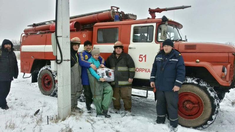 Люди взяли с собой самое необходимое Люди взяли с собой самое необходимое