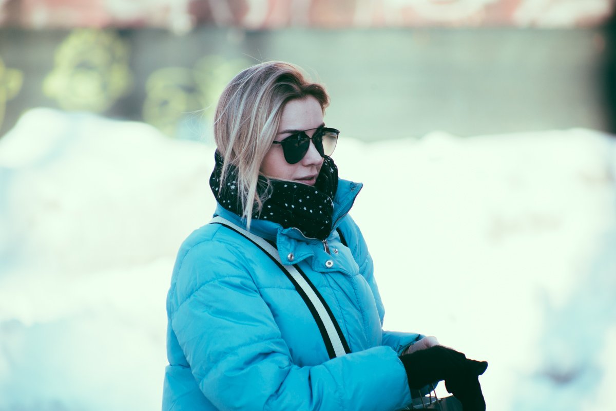 Звонит смартфон - сними перчатку, потом надень перчатку. Когда уже весна?