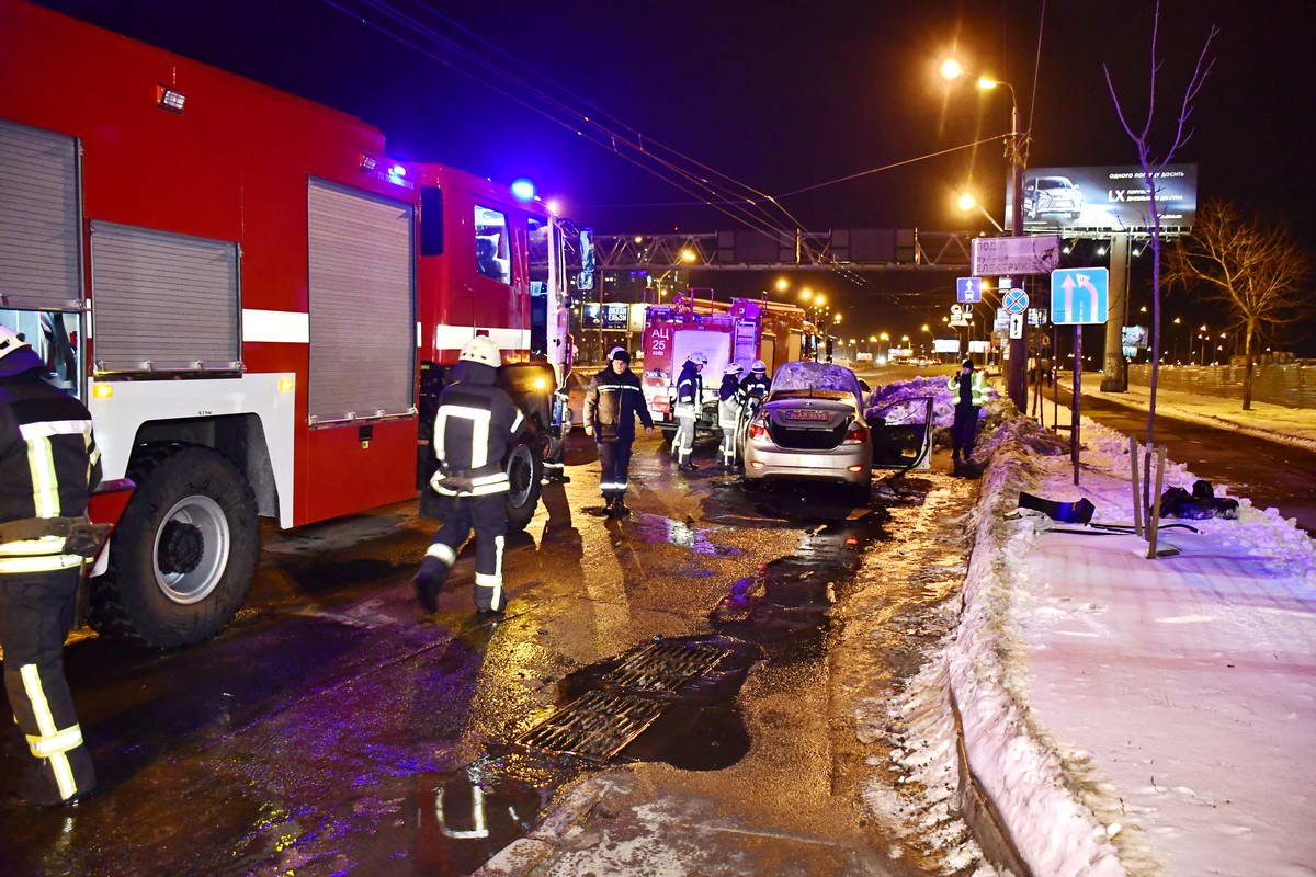 На место приехали 2 единицы пожарной техники На место приехали 2 единицы пожарной техники