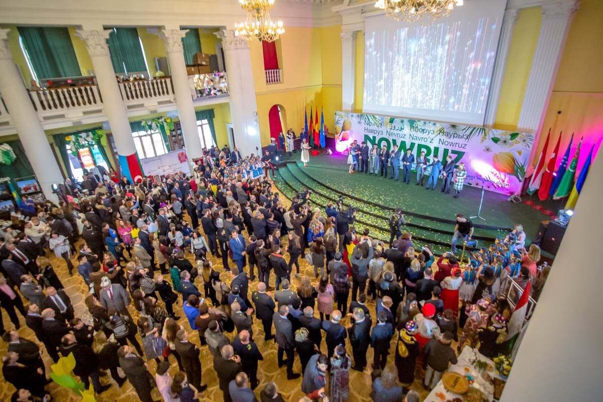 Новруз - это праздник Нового года у иранских и тюркских народов