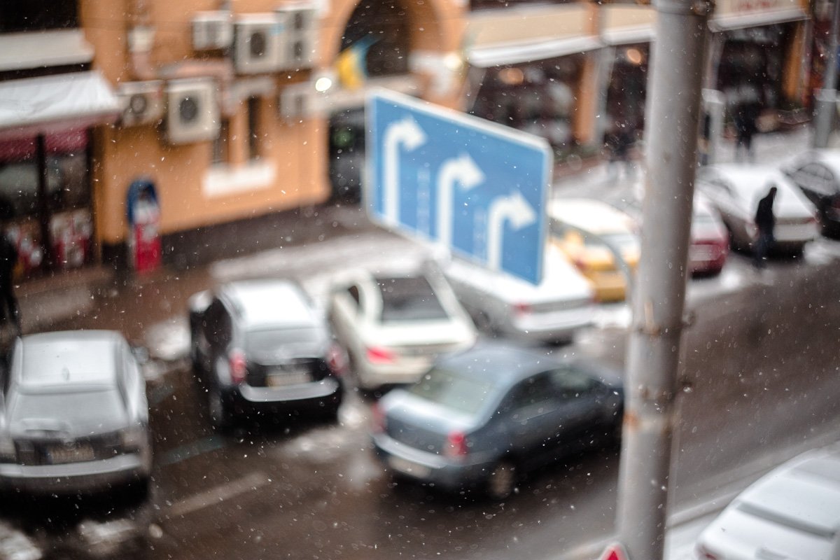 С самого утра в Киеве идет снег 