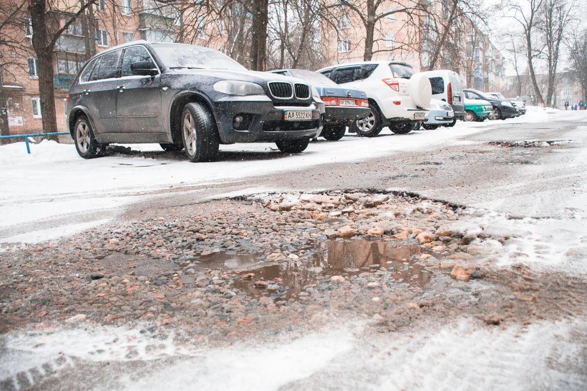 Улица выглядит как после бомбежки Улица выглядит как после бомбежки