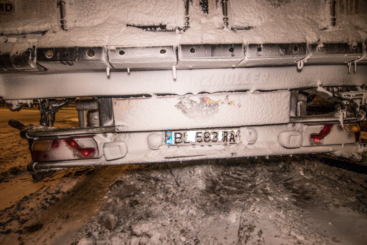 Грузовик на молдавских номерах