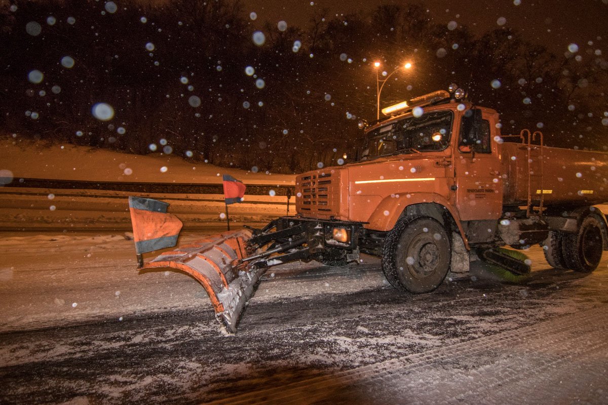 На улицах работает тяжелая техника