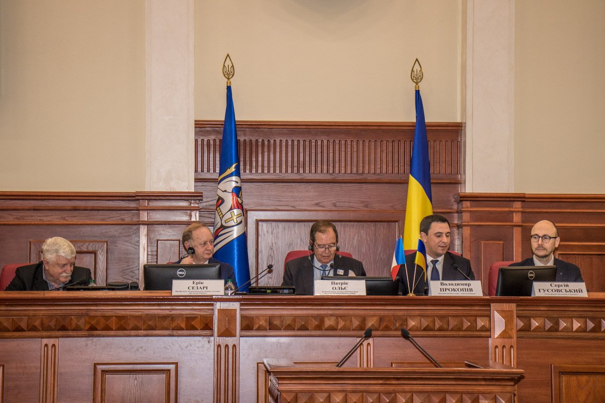 В нем приняли участие французская делегация и чиновники КГГА