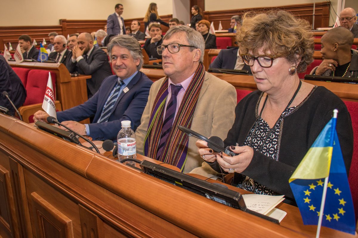 В составе французской делегации были мэры городов, которые входят в Метрополию 