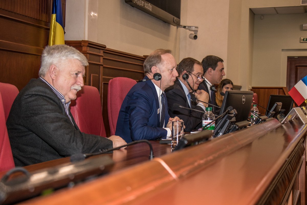 Во главе делегации было руководство Метрополии Большого Парижа