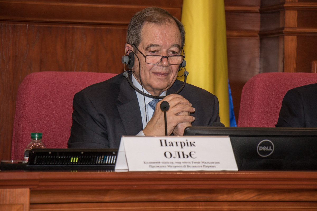 Мэр города Рюэй-Мальмезон и Президент Метрополии Большого Парижа Патрик Олье