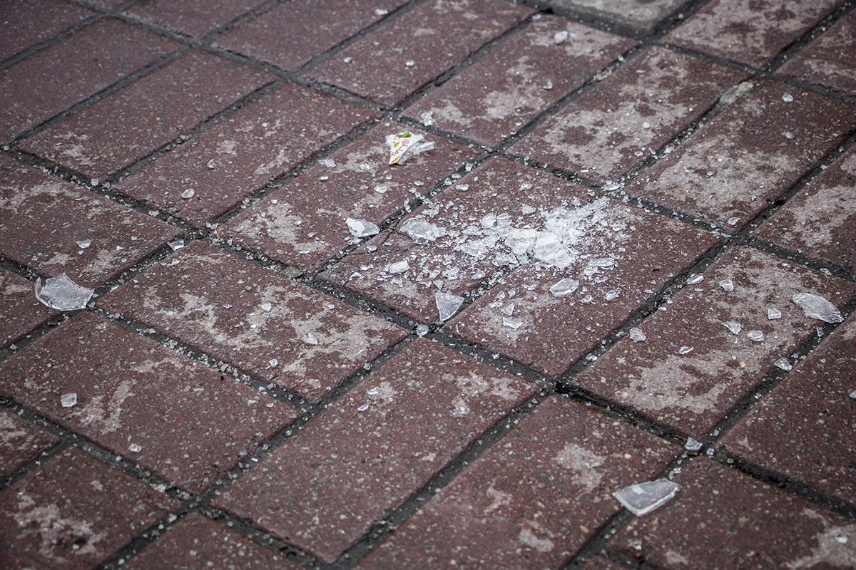 Провокатор разбил банку с якобы "святой" водой