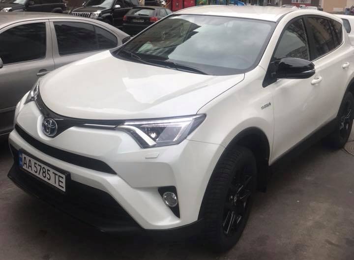 На Голосеево у девушки угнали Toyota Rav 4
