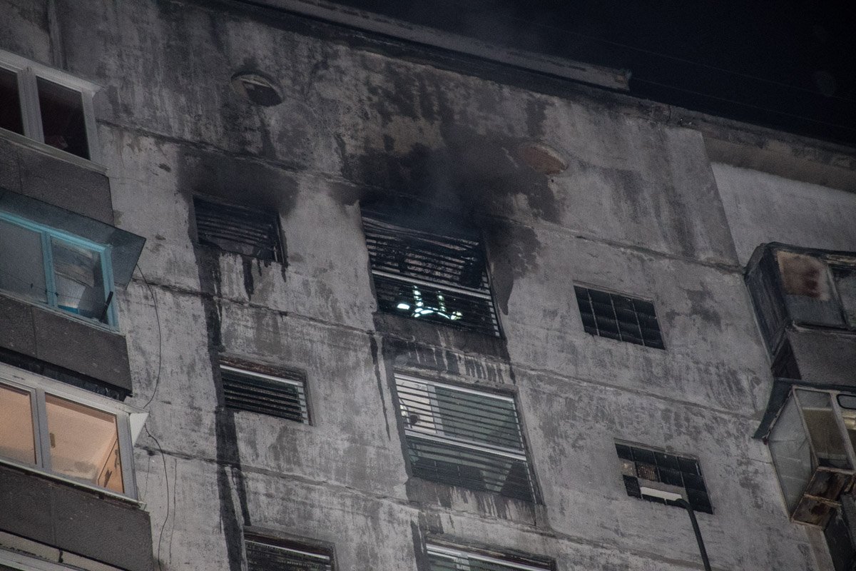 Загорелась кладовка на 16 этаже жилого дома Загорелась кладовка на 16 этаже жилого дома