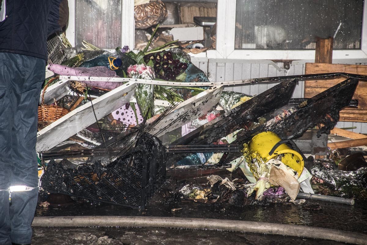 В результате пожара пострадали только цветы В результате пожара пострадали только цветы