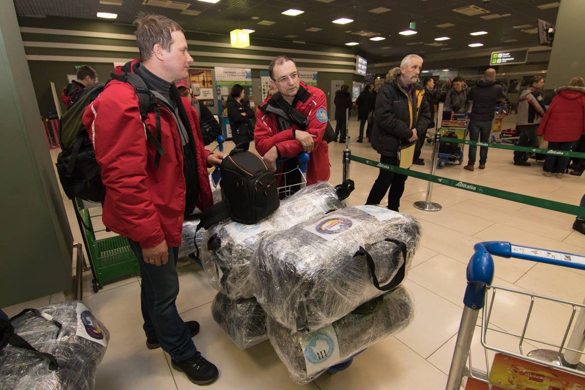 Полярники взяли самое необходимое Полярники взяли самое необходимое