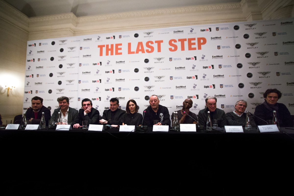 Команда актеров, продюсеры и съемочная группа, которые работали над созданием фильма