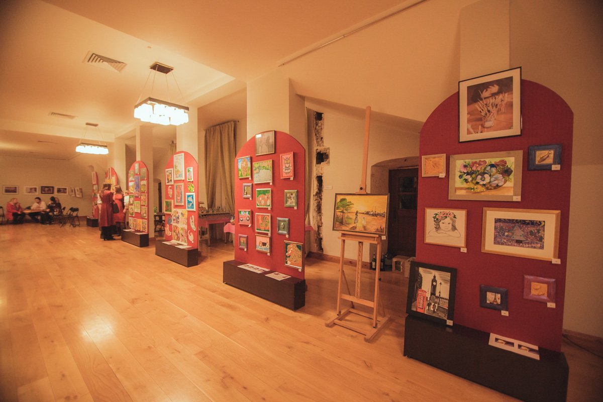 Выставка работ детей, которые борются со страшным заболеванием Выставка работ детей, которые борются со страшным заболеванием