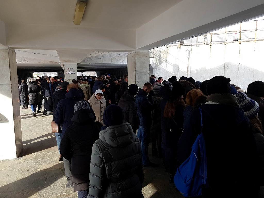 На станции метро "Крещатик" сломался поезд